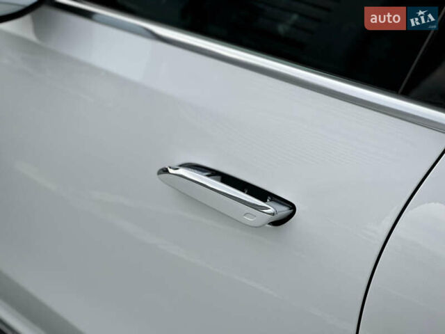 Белый Мерседес Е-Класс, объемом двигателя 1.99 л и пробегом 18 тыс. км за 98000 $, фото 27 на Automoto.ua