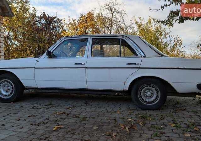 Белый Мерседес Е-Класс, объемом двигателя 2 л и пробегом 446 тыс. км за 1999 $, фото 4 на Automoto.ua