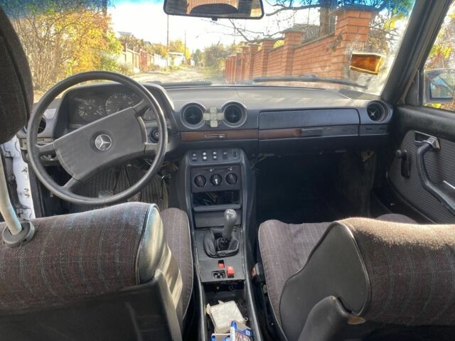 Білий Мерседес Е-Клас, об'ємом двигуна 2.4 л та пробігом 3 тис. км за 1099 $, фото 6 на Automoto.ua