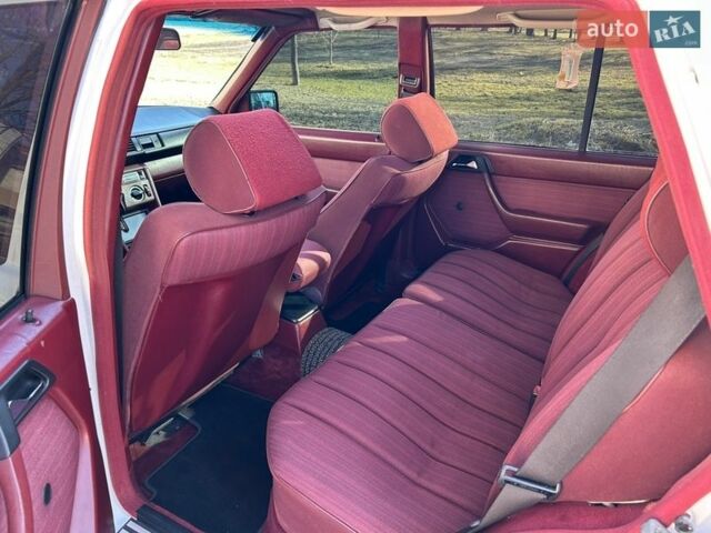 Білий Мерседес Е-Клас, об'ємом двигуна 2.5 л та пробігом 118 тис. км за 5000 $, фото 36 на Automoto.ua