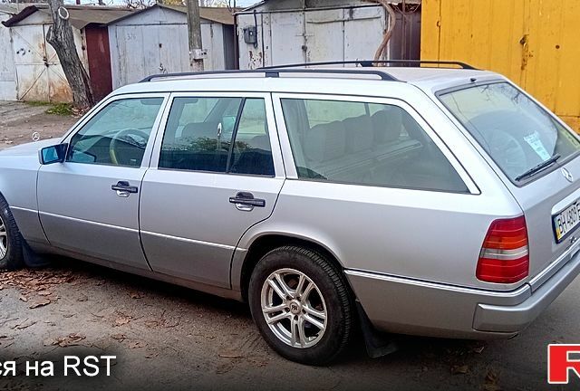 Белый Мерседес Е-Класс, объемом двигателя 2.2 л и пробегом 511 тыс. км за 3750 $, фото 3 на Automoto.ua