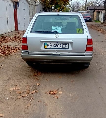 Белый Мерседес Е-Класс, объемом двигателя 2.2 л и пробегом 511 тыс. км за 3750 $, фото 13 на Automoto.ua