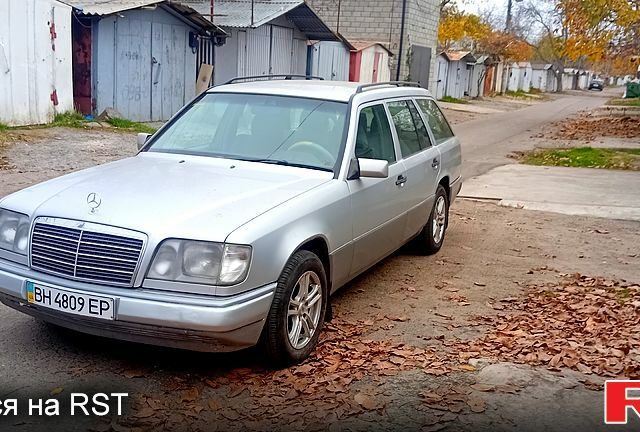 Белый Мерседес Е-Класс, объемом двигателя 2.2 л и пробегом 511 тыс. км за 3750 $, фото 4 на Automoto.ua