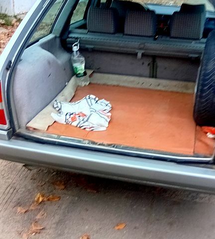 Белый Мерседес Е-Класс, объемом двигателя 2.2 л и пробегом 511 тыс. км за 3750 $, фото 9 на Automoto.ua