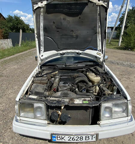 Білий Мерседес Е-Клас, об'ємом двигуна 2.5 л та пробігом 500 тис. км за 2400 $, фото 10 на Automoto.ua