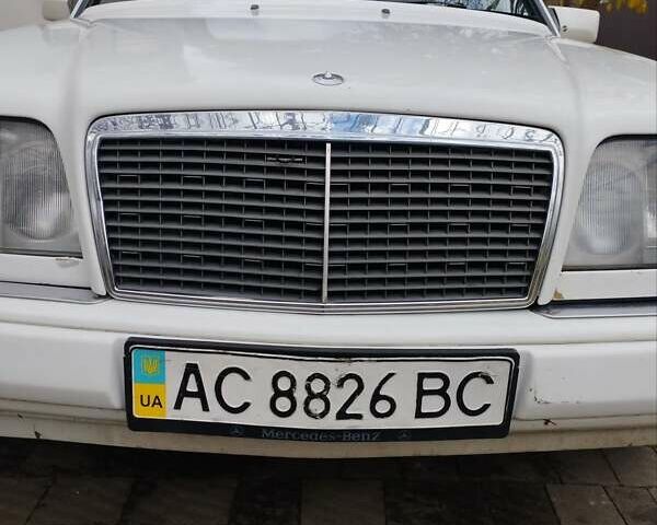 Мерседес Е-Класс 1995 в Луцке на Automoto.ua Белый Мерседес Е-Класс, объемом двигателя 2.5 л и пробегом 515 тыс. км за 3200 $, фото 17 на Automoto.ua