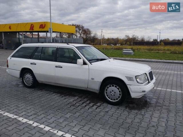 Мерседес Е-Класс 1995 в Луцке на Automoto.ua Белый Мерседес Е-Класс, объемом двигателя 2.5 л и пробегом 515 тыс. км за 3200 $, фото 1 на Automoto.ua
