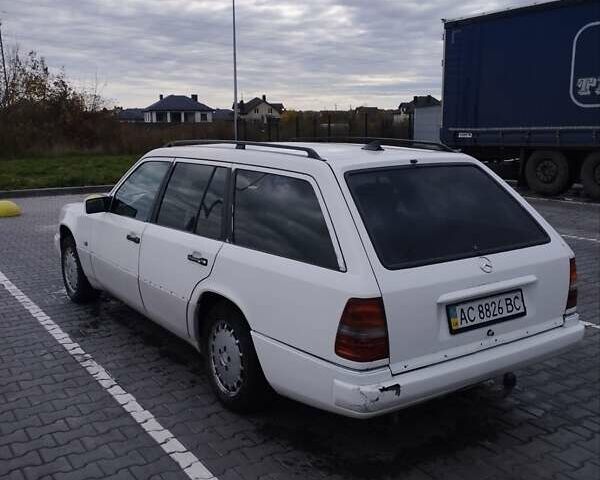 Мерседес Е-Класс 1995 в Луцке на Automoto.ua Белый Мерседес Е-Класс, объемом двигателя 2.5 л и пробегом 515 тыс. км за 3200 $, фото 6 на Automoto.ua
