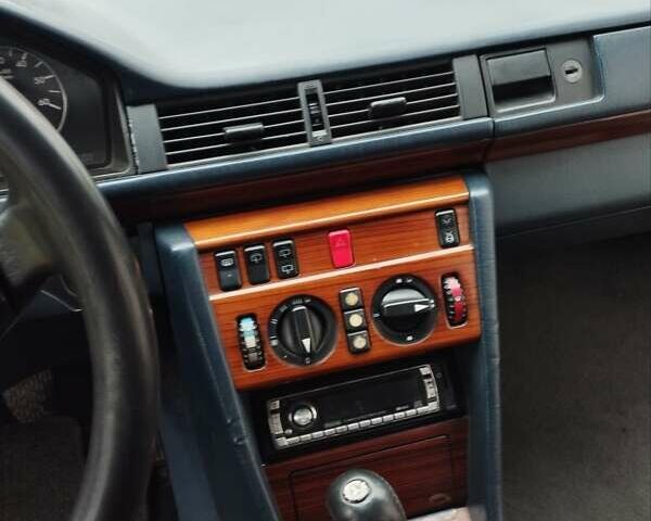 Мерседес Е-Класс 1995 в Луцке на Automoto.ua Белый Мерседес Е-Класс, объемом двигателя 2.5 л и пробегом 515 тыс. км за 3200 $, фото 14 на Automoto.ua