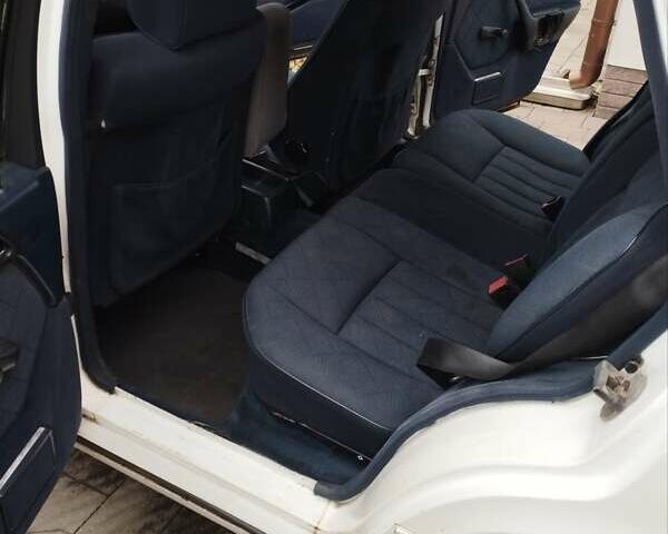 Мерседес Е-Класс 1995 в Луцке на Automoto.ua Белый Мерседес Е-Класс, объемом двигателя 2.5 л и пробегом 515 тыс. км за 3200 $, фото 11 на Automoto.ua