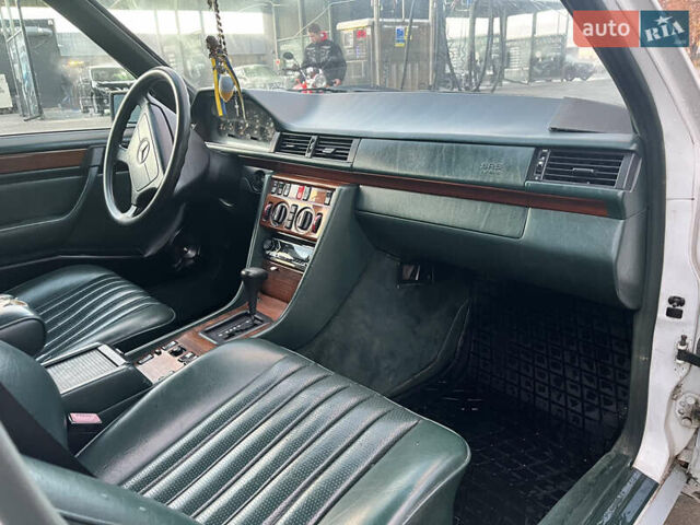 Білий Мерседес Е-Клас, об'ємом двигуна 3 л та пробігом 48 тис. км за 3500 $, фото 5 на Automoto.ua