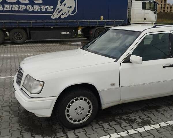 Мерседес Е-Класс 1995 в Луцке на Automoto.ua Белый Мерседес Е-Класс, объемом двигателя 2.5 л и пробегом 515 тыс. км за 3200 $, фото 5 на Automoto.ua