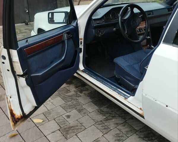 Мерседес Е-Класс 1995 в Луцке на Automoto.ua Белый Мерседес Е-Класс, объемом двигателя 2.5 л и пробегом 515 тыс. км за 3200 $, фото 16 на Automoto.ua