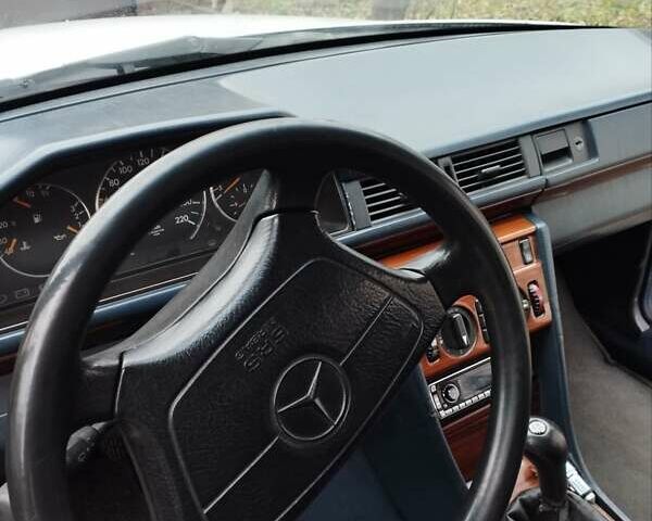 Мерседес Е-Класс 1995 в Луцке на Automoto.ua Белый Мерседес Е-Класс, объемом двигателя 2.5 л и пробегом 515 тыс. км за 3200 $, фото 12 на Automoto.ua