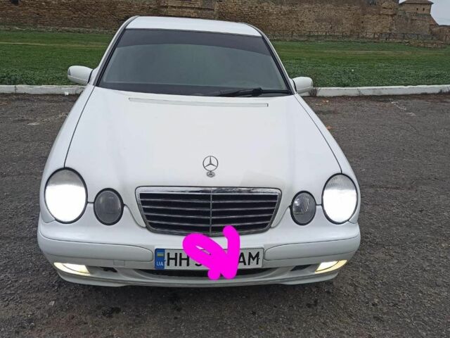 Белый Мерседес Е-Класс, объемом двигателя 3.2 л и пробегом 380 тыс. км за 5000 $, фото 2 на Automoto.ua