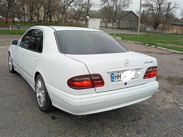 Белый Мерседес Е-Класс, объемом двигателя 3.2 л и пробегом 380 тыс. км за 5000 $, фото 3 на Automoto.ua