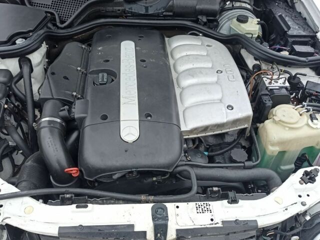 Белый Мерседес Е-Класс, объемом двигателя 3.2 л и пробегом 380 тыс. км за 5000 $, фото 7 на Automoto.ua