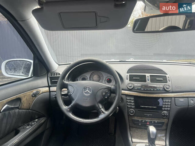Білий Мерседес Е-Клас, об'ємом двигуна 3.22 л та пробігом 370 тис. км за 5700 $, фото 20 на Automoto.ua