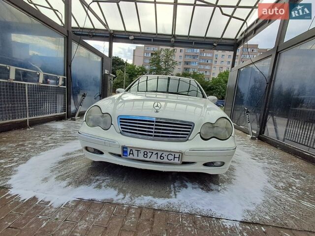 Білий Мерседес Е-Клас, об'ємом двигуна 2.6 л та пробігом 250 тис. км за 5550 $, фото 1 на Automoto.ua