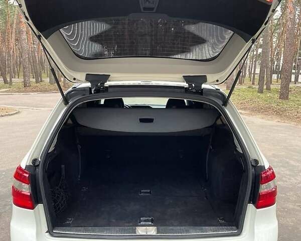 Белый Мерседес Е-Класс, объемом двигателя 2.2 л и пробегом 620 тыс. км за 9500 $, фото 2 на Automoto.ua