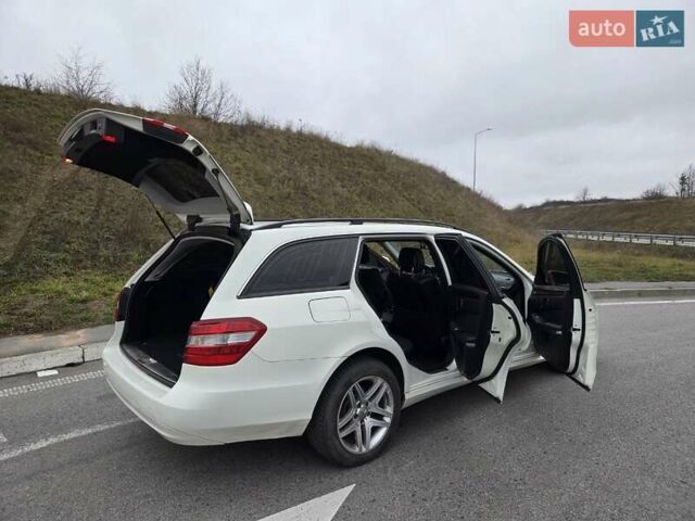 Белый Мерседес Е-Класс, объемом двигателя 2.14 л и пробегом 256 тыс. км за 12800 $, фото 1 на Automoto.ua