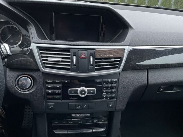 Белый Мерседес Е-Класс, объемом двигателя 3 л и пробегом 289 тыс. км за 12483 $, фото 12 на Automoto.ua