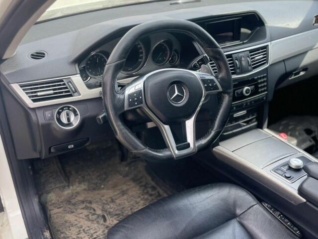 Белый Мерседес Е-Класс, объемом двигателя 2.1 л и пробегом 280 тыс. км за 6250 $, фото 7 на Automoto.ua