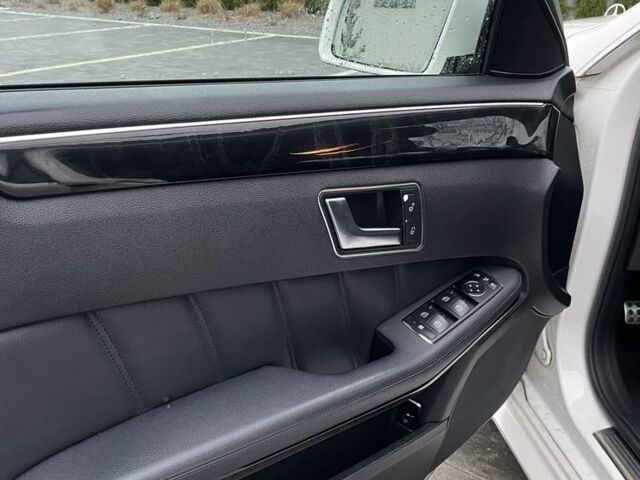 Белый Мерседес Е-Класс, объемом двигателя 3 л и пробегом 289 тыс. км за 12483 $, фото 11 на Automoto.ua