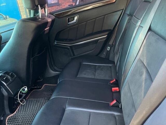 Белый Мерседес Е-Класс, объемом двигателя 2.1 л и пробегом 500 тыс. км за 7500 $, фото 7 на Automoto.ua