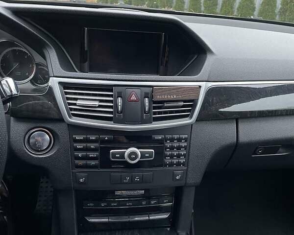 Белый Мерседес Е-Класс, объемом двигателя 3 л и пробегом 289 тыс. км за 12483 $, фото 2 на Automoto.ua