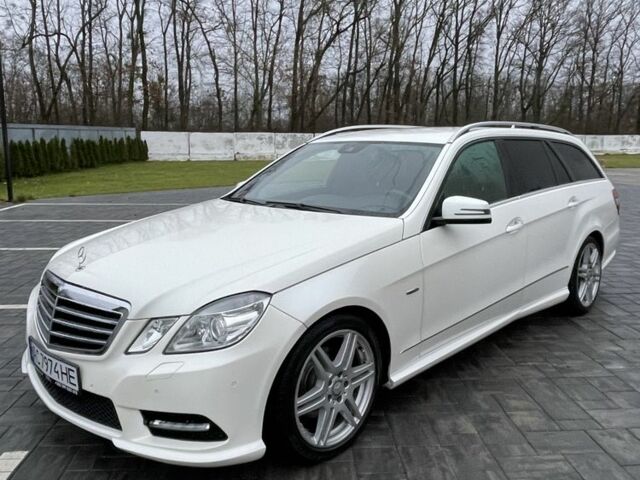 Белый Мерседес Е-Класс, объемом двигателя 3 л и пробегом 289 тыс. км за 12483 $, фото 1 на Automoto.ua