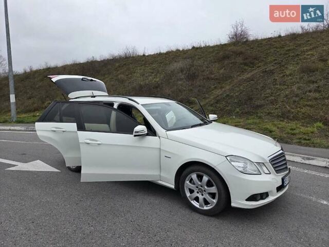 Белый Мерседес Е-Класс, объемом двигателя 2.14 л и пробегом 256 тыс. км за 12800 $, фото 2 на Automoto.ua