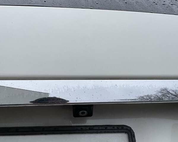 Белый Мерседес Е-Класс, объемом двигателя 3 л и пробегом 289 тыс. км за 12483 $, фото 1 на Automoto.ua