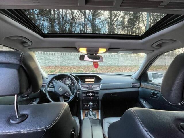 Белый Мерседес Е-Класс, объемом двигателя 2.1 л и пробегом 500 тыс. км за 7500 $, фото 5 на Automoto.ua