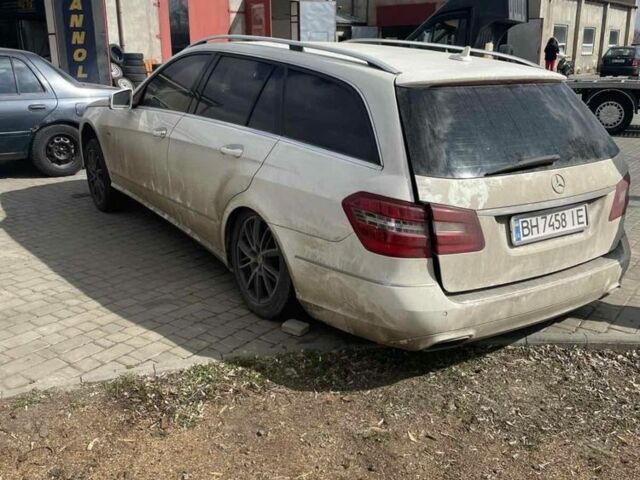 Белый Мерседес Е-Класс, объемом двигателя 2.1 л и пробегом 280 тыс. км за 6250 $, фото 2 на Automoto.ua