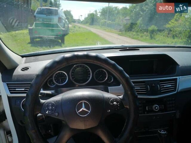 Білий Мерседес Е-Клас, об'ємом двигуна 2.1 л та пробігом 500 тис. км за 10100 $, фото 2 на Automoto.ua