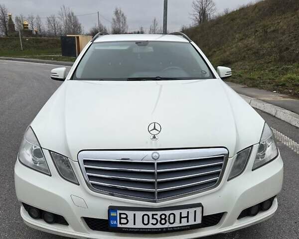 Белый Мерседес Е-Класс, объемом двигателя 2.14 л и пробегом 256 тыс. км за 12800 $, фото 4 на Automoto.ua