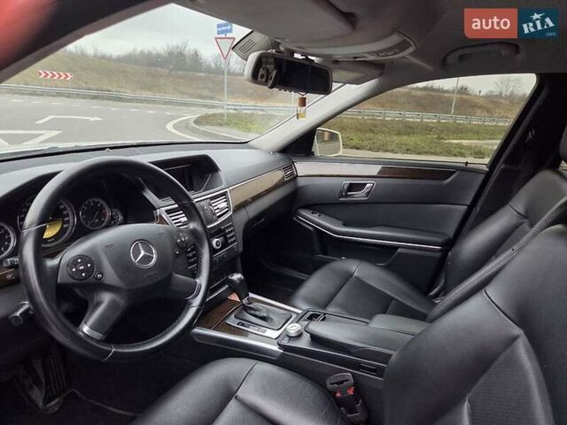 Белый Мерседес Е-Класс, объемом двигателя 2.14 л и пробегом 256 тыс. км за 12800 $, фото 7 на Automoto.ua