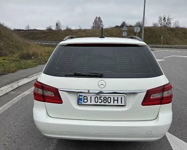 Белый Мерседес Е-Класс, объемом двигателя 2.14 л и пробегом 256 тыс. км за 12800 $, фото 5 на Automoto.ua