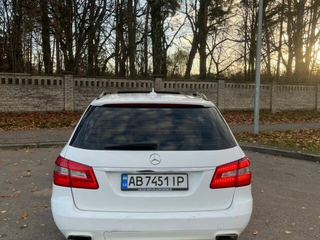 Белый Мерседес Е-Класс, объемом двигателя 2.1 л и пробегом 500 тыс. км за 7500 $, фото 3 на Automoto.ua