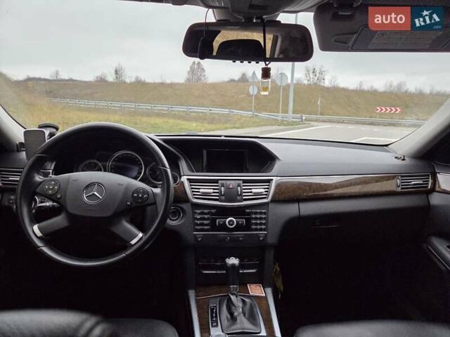 Белый Мерседес Е-Класс, объемом двигателя 2.14 л и пробегом 256 тыс. км за 12800 $, фото 8 на Automoto.ua