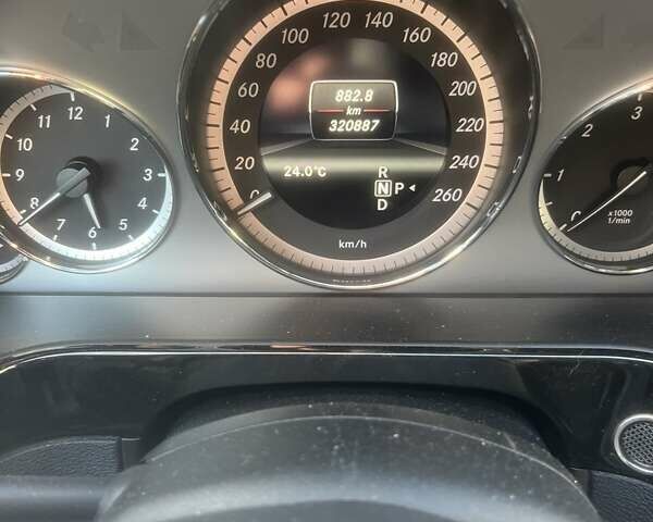 Белый Мерседес Е-Класс, объемом двигателя 2.1 л и пробегом 324 тыс. км за 14400 $, фото 12 на Automoto.ua