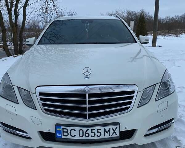 Белый Мерседес Е-Класс, объемом двигателя 2.1 л и пробегом 292 тыс. км за 11899 $, фото 9 на Automoto.ua