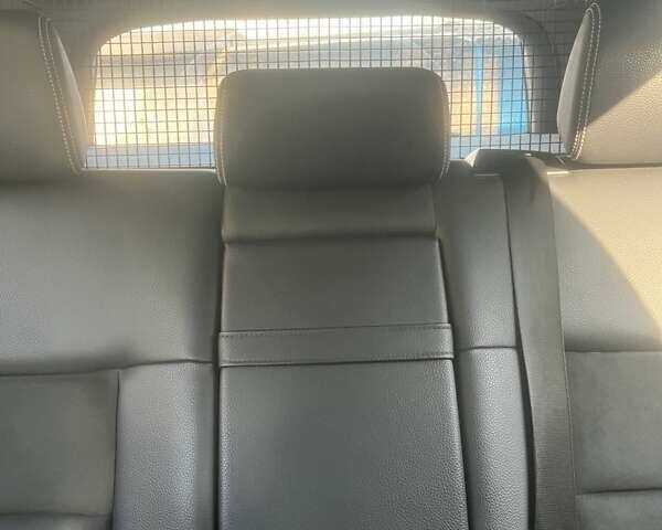 Белый Мерседес Е-Класс, объемом двигателя 2.1 л и пробегом 324 тыс. км за 14400 $, фото 7 на Automoto.ua