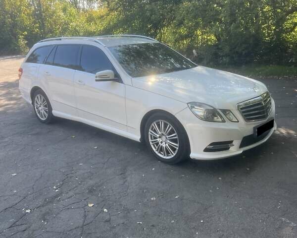 Белый Мерседес Е-Класс, объемом двигателя 2.1 л и пробегом 324 тыс. км за 14400 $, фото 17 на Automoto.ua