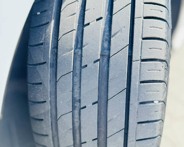 Білий Мерседес Е-Клас, об'ємом двигуна 2.14 л та пробігом 287 тис. км за 12000 $, фото 16 на Automoto.ua