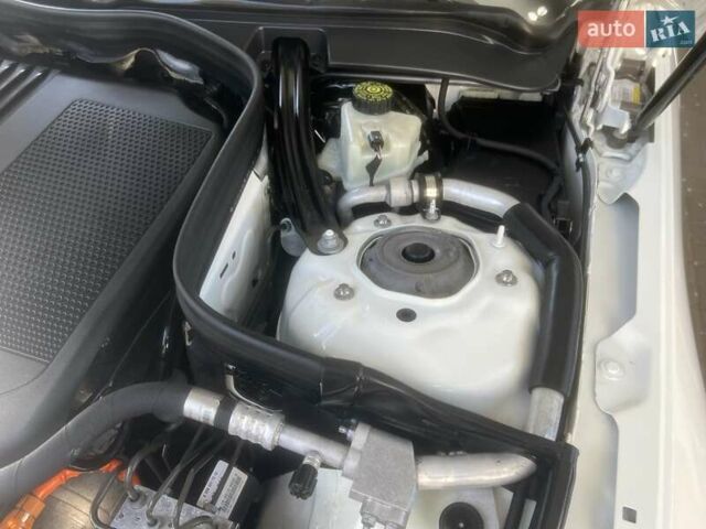 Белый Мерседес Е-Класс, объемом двигателя 2.1 л и пробегом 324 тыс. км за 14400 $, фото 5 на Automoto.ua