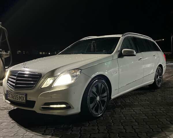 Белый Мерседес Е-Класс, объемом двигателя 2.1 л и пробегом 292 тыс. км за 11899 $, фото 10 на Automoto.ua