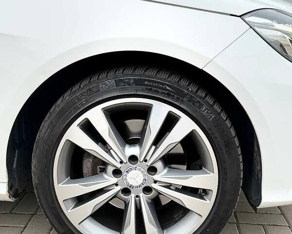 Белый Мерседес Е-Класс, объемом двигателя 2.2 л и пробегом 320 тыс. км за 13900 $, фото 16 на Automoto.ua