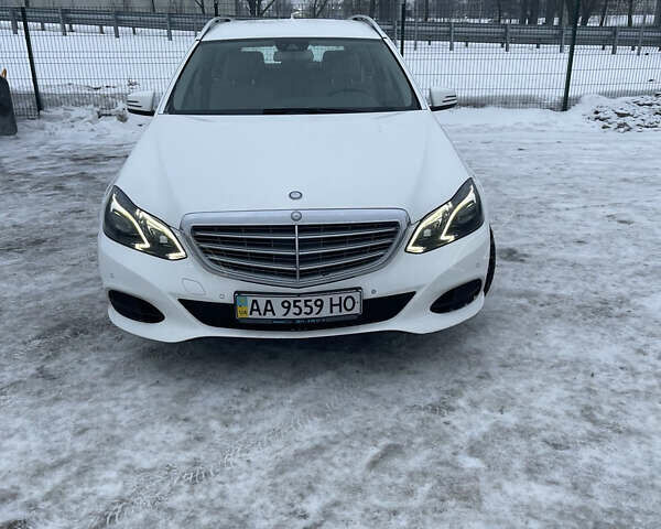 Белый Мерседес Е-Класс, объемом двигателя 2.14 л и пробегом 218 тыс. км за 12999 $, фото 1 на Automoto.ua